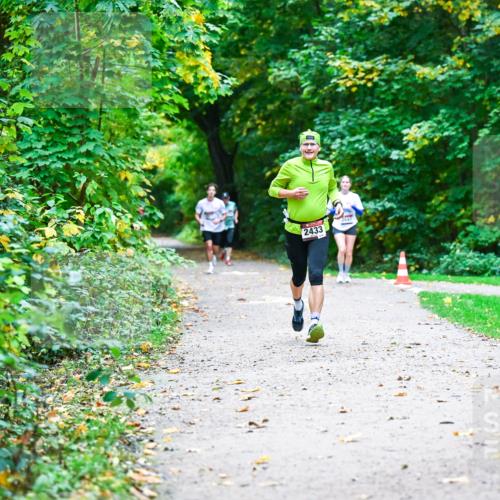 12.10.2025 - Bramfelder Halbmarathon 2025 Dr. Thomas Lammeyer http://msf.ph/oto/9346637 12.10.2025 10:21:00 Laufen 2433, 2657 meine-sportfotos.de