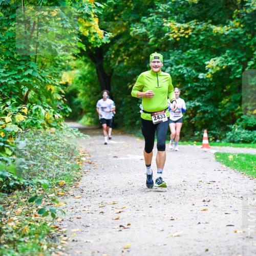 12.10.2025 - Bramfelder Halbmarathon 2025 Dr. Thomas Lammeyer http://msf.ph/oto/9346642 12.10.2025 10:21:00 Laufen 2657, 2433 meine-sportfotos.de