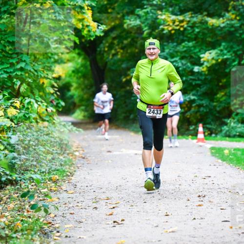 12.10.2025 - Bramfelder Halbmarathon 2025 Dr. Thomas Lammeyer http://msf.ph/oto/9346645 12.10.2025 10:21:01 Laufen 2433 meine-sportfotos.de