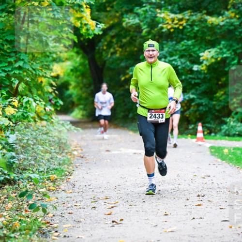 12.10.2025 - Bramfelder Halbmarathon 2025 Dr. Thomas Lammeyer http://msf.ph/oto/9346646 12.10.2025 10:21:01 Laufen 2433, 828 meine-sportfotos.de
