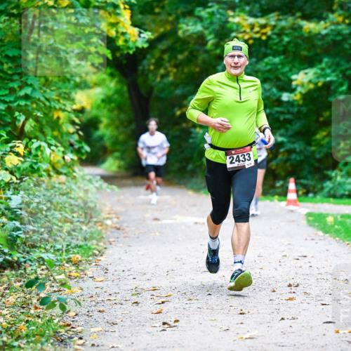 12.10.2025 - Bramfelder Halbmarathon 2025 Dr. Thomas Lammeyer http://msf.ph/oto/9346648 12.10.2025 10:21:01 Laufen 2433 meine-sportfotos.de