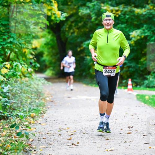 12.10.2025 - Bramfelder Halbmarathon 2025 Dr. Thomas Lammeyer http://msf.ph/oto/9346650 12.10.2025 10:21:02 Laufen 2433, 28 meine-sportfotos.de