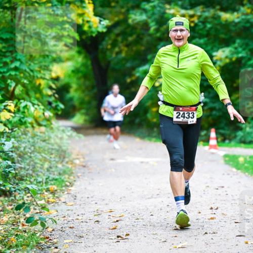 12.10.2025 - Bramfelder Halbmarathon 2025 Dr. Thomas Lammeyer http://msf.ph/oto/9346651 12.10.2025 10:21:02 Laufen 2433, 28 meine-sportfotos.de