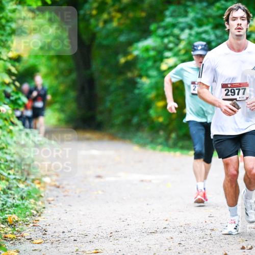 12.10.2025 - Bramfelder Halbmarathon 2025 Dr. Thomas Lammeyer http://msf.ph/oto/9346664 12.10.2025 10:21:08 Laufen 21, 2977, 74 meine-sportfotos.de