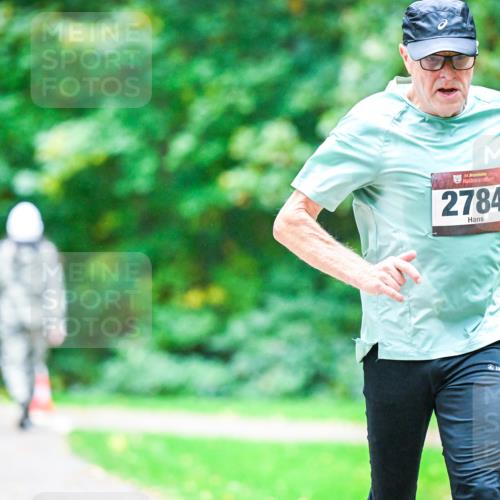 12.10.2025 - Bramfelder Halbmarathon 2025 Dr. Thomas Lammeyer http://msf.ph/oto/9346682 12.10.2025 10:21:11 Laufen 34, 2784 meine-sportfotos.de