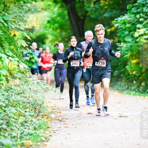 12.10.2025 - Bramfelder Halbmarathon 2025 Dr. Thomas Lammeyer http://msf.ph/oto/9346688 12.10.2025 10:21:15 Laufen 2963, 27, 2739 meine-sportfotos.de