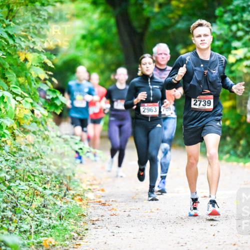 12.10.2025 - Bramfelder Halbmarathon 2025 Dr. Thomas Lammeyer http://msf.ph/oto/9346700 12.10.2025 10:21:16 Laufen 2963, 709, 2739 meine-sportfotos.de