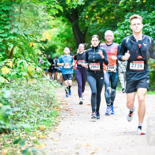 12.10.2025 - Bramfelder Halbmarathon 2025 Dr. Thomas Lammeyer http://msf.ph/oto/9346710 12.10.2025 10:21:18 Laufen 2125, 2795, 2686, 2963, 2709, 2739 meine-sportfotos.de