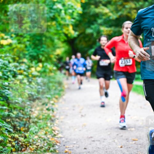 12.10.2025 - Bramfelder Halbmarathon 2025 Dr. Thomas Lammeyer http://msf.ph/oto/9346751 12.10.2025 10:21:27 Laufen 2353, 2025, 39, 2686 meine-sportfotos.de