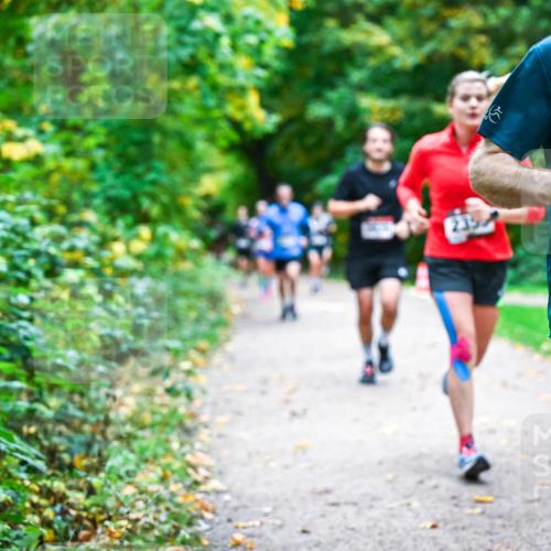 12.10.2025 - Bramfelder Halbmarathon 2025 Dr. Thomas Lammeyer http://msf.ph/oto/9346752 12.10.2025 10:21:27 Laufen 2025, 2686 meine-sportfotos.de