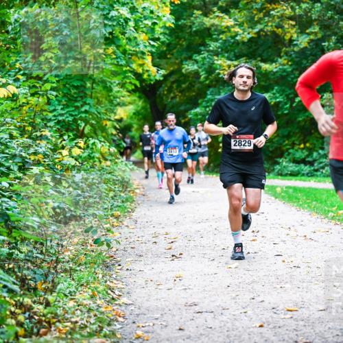 12.10.2025 - Bramfelder Halbmarathon 2025 Dr. Thomas Lammeyer http://msf.ph/oto/9346754 12.10.2025 10:21:28 Laufen 2812, 2829, 2353 meine-sportfotos.de