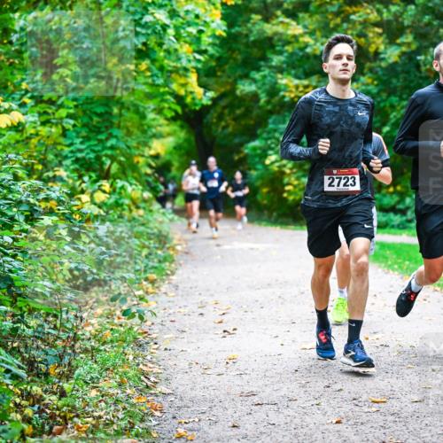 12.10.2025 - Bramfelder Halbmarathon 2025 Dr. Thomas Lammeyer http://msf.ph/oto/9346803 12.10.2025 10:21:36 Laufen 2723 meine-sportfotos.de