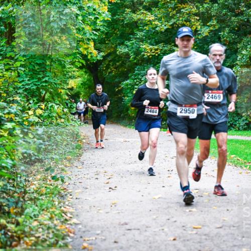 12.10.2025 - Bramfelder Halbmarathon 2025 Dr. Thomas Lammeyer http://msf.ph/oto/9346857 12.10.2025 10:21:46 Laufen 2657, 2484, 2950, 2469, 97 meine-sportfotos.de