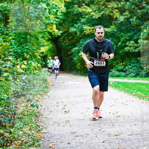 12.10.2025 - Bramfelder Halbmarathon 2025 Dr. Thomas Lammeyer http://msf.ph/oto/9346883 12.10.2025 10:21:50 Laufen 2657 meine-sportfotos.de