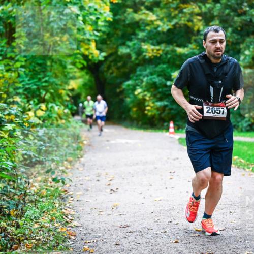 12.10.2025 - Bramfelder Halbmarathon 2025 Dr. Thomas Lammeyer http://msf.ph/oto/9346888 12.10.2025 10:21:51 Laufen 2657 meine-sportfotos.de