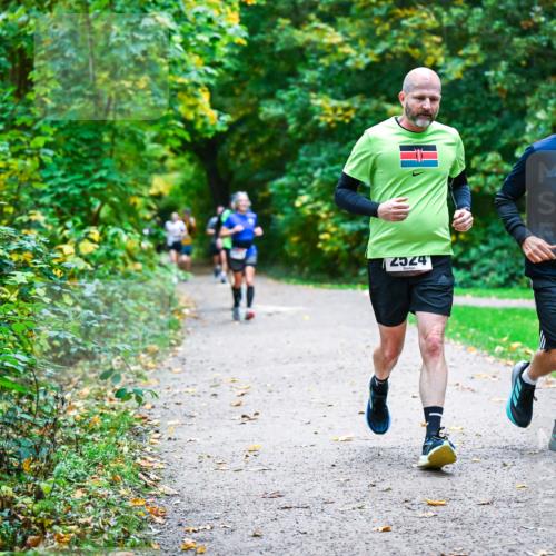 12.10.2025 - Bramfelder Halbmarathon 2025 Dr. Thomas Lammeyer http://msf.ph/oto/9346932 12.10.2025 10:22:01 Laufen 2524, 2531 meine-sportfotos.de