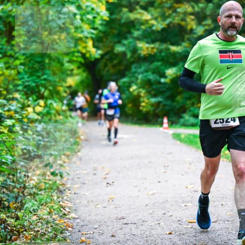 12.10.2025 - Bramfelder Halbmarathon 2025 Dr. Thomas Lammeyer http://msf.ph/oto/9346935 12.10.2025 10:22:01 Laufen 2524 meine-sportfotos.de