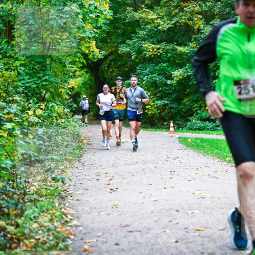 12.10.2025 - Bramfelder Halbmarathon 2025 Dr. Thomas Lammeyer http://msf.ph/oto/9346968 12.10.2025 10:22:08 Laufen 2826, 251 meine-sportfotos.de