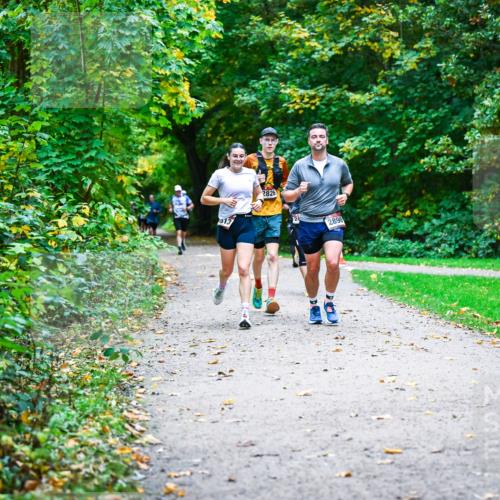 12.10.2025 - Bramfelder Halbmarathon 2025 Dr. Thomas Lammeyer http://msf.ph/oto/9346973 12.10.2025 10:22:09 Laufen 013, 2826, 2890 meine-sportfotos.de