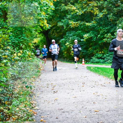 12.10.2025 - Bramfelder Halbmarathon 2025 Dr. Thomas Lammeyer http://msf.ph/oto/9347002 12.10.2025 10:22:15 Laufen 2436 meine-sportfotos.de