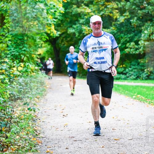 12.10.2025 - Bramfelder Halbmarathon 2025 Dr. Thomas Lammeyer http://msf.ph/oto/9347029 12.10.2025 10:22:20 Laufen 05, 11, 2023 meine-sportfotos.de