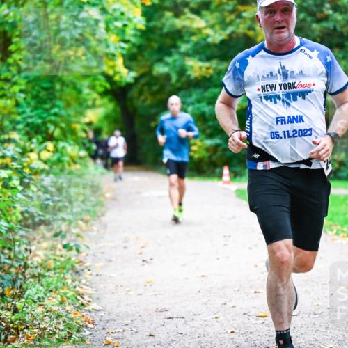 12.10.2025 - Bramfelder Halbmarathon 2025 Dr. Thomas Lammeyer http://msf.ph/oto/9347034 12.10.2025 10:22:21 Laufen 05, 11, 2023 meine-sportfotos.de