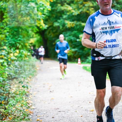 12.10.2025 - Bramfelder Halbmarathon 2025 Dr. Thomas Lammeyer http://msf.ph/oto/9347035 12.10.2025 10:22:21 Laufen 5, 11, 2023 meine-sportfotos.de