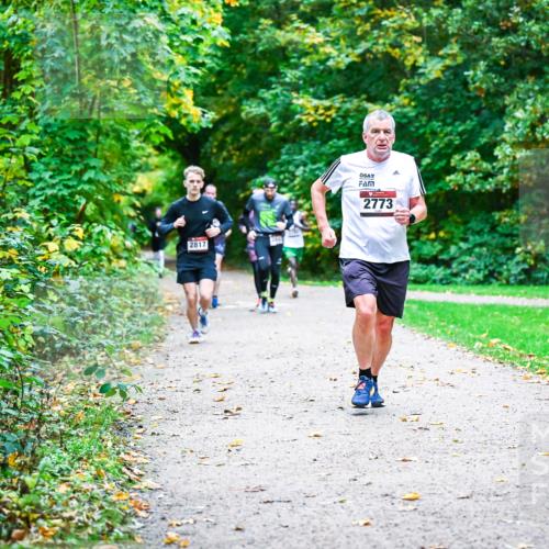 12.10.2025 - Bramfelder Halbmarathon 2025 Dr. Thomas Lammeyer http://msf.ph/oto/9347077 12.10.2025 10:22:30 Laufen 2817, 2773 meine-sportfotos.de