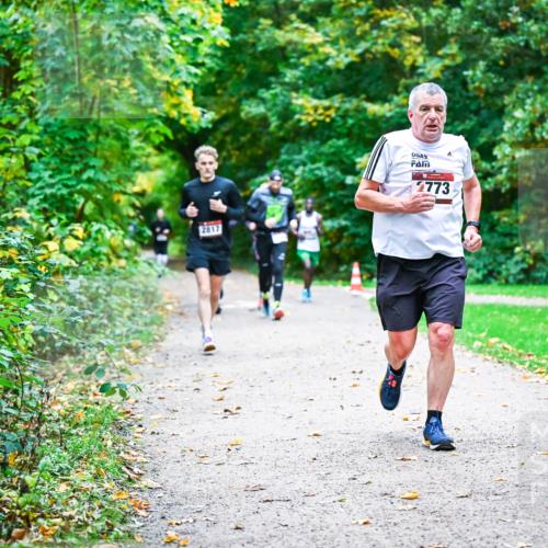 12.10.2025 - Bramfelder Halbmarathon 2025 Dr. Thomas Lammeyer http://msf.ph/oto/9347081 12.10.2025 10:22:30 Laufen 2817, 2773 meine-sportfotos.de