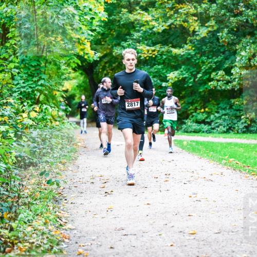 12.10.2025 - Bramfelder Halbmarathon 2025 Dr. Thomas Lammeyer http://msf.ph/oto/9347091 12.10.2025 10:22:32 Laufen 28, 2817, 2197, 2203 meine-sportfotos.de