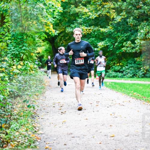 12.10.2025 - Bramfelder Halbmarathon 2025 Dr. Thomas Lammeyer http://msf.ph/oto/9347092 12.10.2025 10:22:32 Laufen 284, 2817, 197, 2203 meine-sportfotos.de