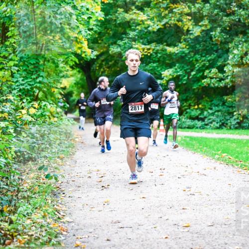 12.10.2025 - Bramfelder Halbmarathon 2025 Dr. Thomas Lammeyer http://msf.ph/oto/9347093 12.10.2025 10:22:32 Laufen 2817, 2197, 2203 meine-sportfotos.de