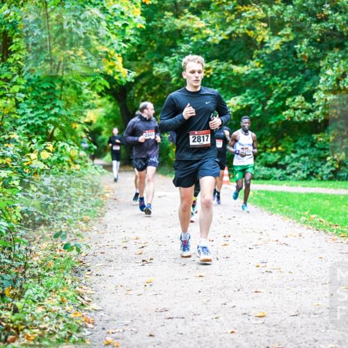 12.10.2025 - Bramfelder Halbmarathon 2025 Dr. Thomas Lammeyer http://msf.ph/oto/9347094 12.10.2025 10:22:32 Laufen 2841, 2817, 2203 meine-sportfotos.de