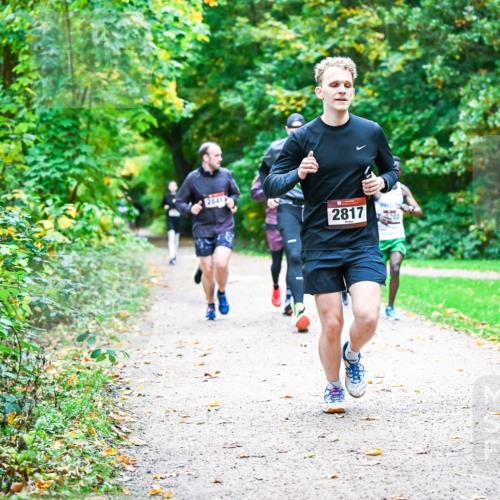12.10.2025 - Bramfelder Halbmarathon 2025 Dr. Thomas Lammeyer http://msf.ph/oto/9347099 12.10.2025 10:22:33 Laufen 2841, 2817 meine-sportfotos.de