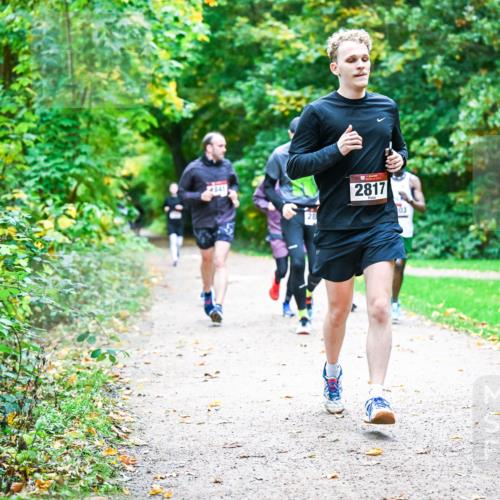 12.10.2025 - Bramfelder Halbmarathon 2025 Dr. Thomas Lammeyer http://msf.ph/oto/9347100 12.10.2025 10:22:33 Laufen 28, 2817 meine-sportfotos.de