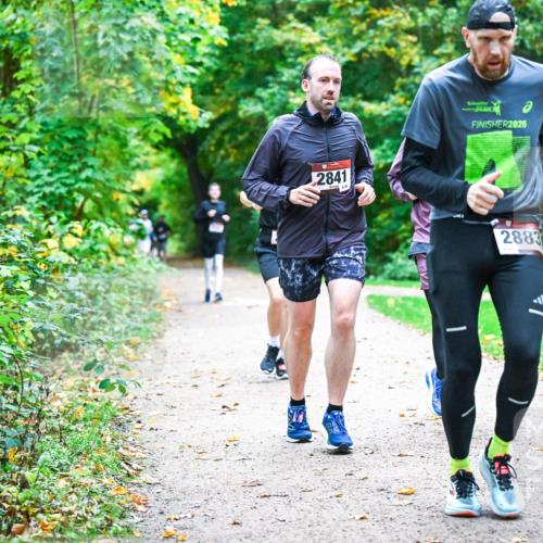 12.10.2025 - Bramfelder Halbmarathon 2025 Dr. Thomas Lammeyer http://msf.ph/oto/9347115 12.10.2025 10:22:35 Laufen 2841, 2025, 2883 meine-sportfotos.de