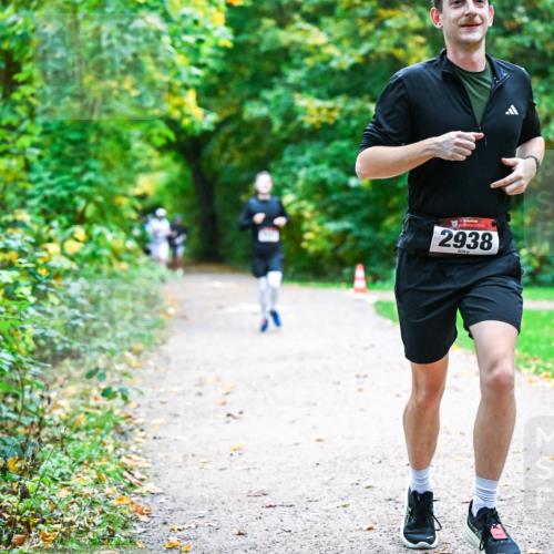 12.10.2025 - Bramfelder Halbmarathon 2025 Dr. Thomas Lammeyer http://msf.ph/oto/9347128 12.10.2025 10:22:37 Laufen 2938 meine-sportfotos.de