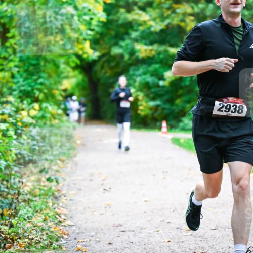 12.10.2025 - Bramfelder Halbmarathon 2025 Dr. Thomas Lammeyer http://msf.ph/oto/9347129 12.10.2025 10:22:37 Laufen 2938 meine-sportfotos.de