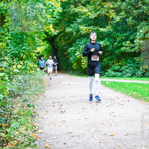 12.10.2025 - Bramfelder Halbmarathon 2025 Dr. Thomas Lammeyer http://msf.ph/oto/9347132 12.10.2025 10:22:39 Laufen 2567 meine-sportfotos.de