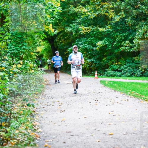 12.10.2025 - Bramfelder Halbmarathon 2025 Dr. Thomas Lammeyer http://msf.ph/oto/9347149 12.10.2025 10:22:45 Laufen 2526 meine-sportfotos.de