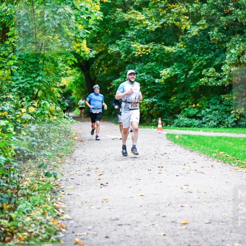 12.10.2025 - Bramfelder Halbmarathon 2025 Dr. Thomas Lammeyer http://msf.ph/oto/9347150 12.10.2025 10:22:45 Laufen 2854, 2526 meine-sportfotos.de
