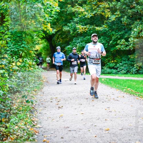 12.10.2025 - Bramfelder Halbmarathon 2025 Dr. Thomas Lammeyer http://msf.ph/oto/9347157 12.10.2025 10:22:46 Laufen 2854, 251, 2526, 2929 meine-sportfotos.de