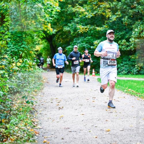 12.10.2025 - Bramfelder Halbmarathon 2025 Dr. Thomas Lammeyer http://msf.ph/oto/9347161 12.10.2025 10:22:46 Laufen 17, 2854, 2929, 2526 meine-sportfotos.de