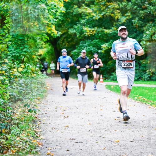 12.10.2025 - Bramfelder Halbmarathon 2025 Dr. Thomas Lammeyer http://msf.ph/oto/9347163 12.10.2025 10:22:47 Laufen 054, 2929, 2526 meine-sportfotos.de