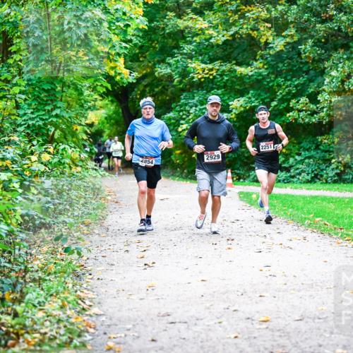 12.10.2025 - Bramfelder Halbmarathon 2025 Dr. Thomas Lammeyer http://msf.ph/oto/9347171 12.10.2025 10:22:48 Laufen 2251, 2854, 2929 meine-sportfotos.de