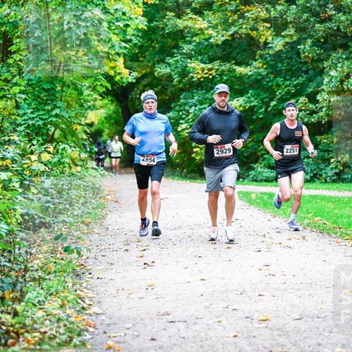 12.10.2025 - Bramfelder Halbmarathon 2025 Dr. Thomas Lammeyer http://msf.ph/oto/9347174 12.10.2025 10:22:48 Laufen 2929, 2854, 2251 meine-sportfotos.de