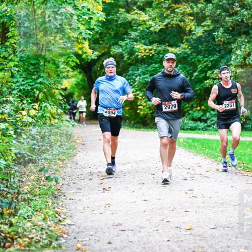 12.10.2025 - Bramfelder Halbmarathon 2025 Dr. Thomas Lammeyer http://msf.ph/oto/9347177 12.10.2025 10:22:49 Laufen 2854, 2929, 2251 meine-sportfotos.de