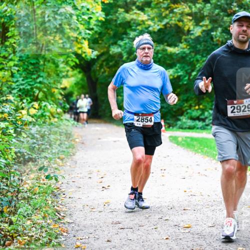 12.10.2025 - Bramfelder Halbmarathon 2025 Dr. Thomas Lammeyer http://msf.ph/oto/9347187 12.10.2025 10:22:50 Laufen 2854, 2929 meine-sportfotos.de