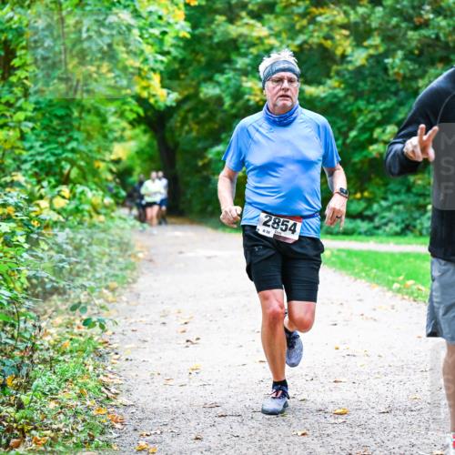 12.10.2025 - Bramfelder Halbmarathon 2025 Dr. Thomas Lammeyer http://msf.ph/oto/9347188 12.10.2025 10:22:51 Laufen 2854, 56, 834, 2929 meine-sportfotos.de