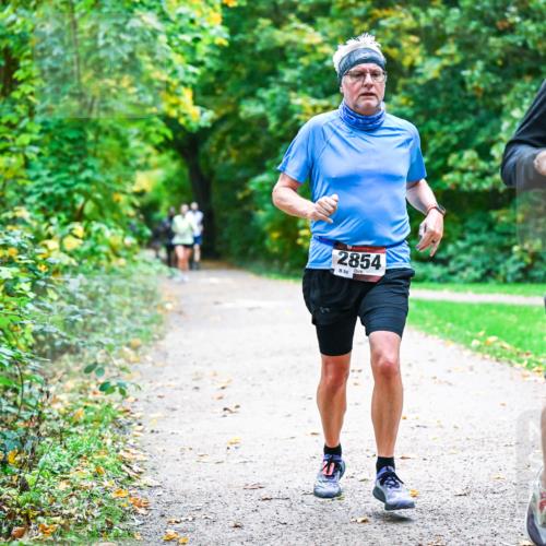 12.10.2025 - Bramfelder Halbmarathon 2025 Dr. Thomas Lammeyer http://msf.ph/oto/9347189 12.10.2025 10:22:51 Laufen 2854, 56, 2929 meine-sportfotos.de
